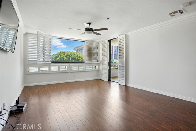 121 S Hope Street, Los Angeles CA: https://media.crmls.org/medias/c17c981b-ce3e-4031-a685-55af4d71cd91.jpg