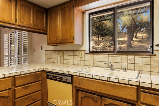 Detail Gallery Image 10 of 36 For 977 Sixth St, Lakeport,  CA 95453 - 2 Beds | 2 Baths