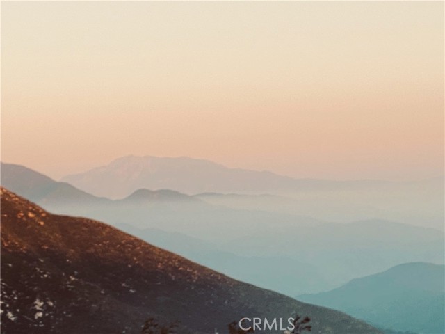 1 Fredalba Road, Running Springs CA: https://media.crmls.org/medias/c17da8ff-bb89-4600-845e-e87cd69aa497.jpg