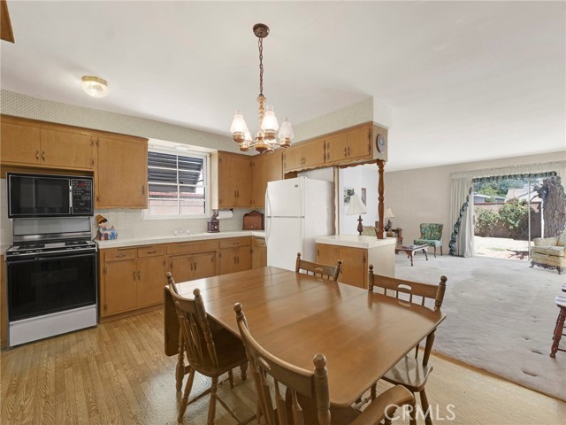 18725 Covello Street, Reseda CA: https://media.crmls.org/medias/c17dc095-9df0-4574-9f77-76a48e3a787e.jpg