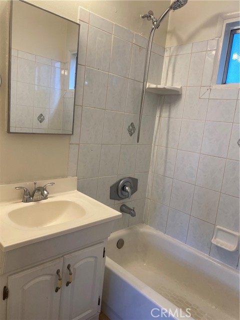 Detail Gallery Image 13 of 17 For 13103 Venice Bld, Los Angeles,  CA 90066 - 3 Beds | 3 Baths