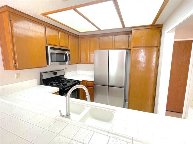 Detail Gallery Image 5 of 39 For 2563 Plaza Del Amo #304,  Torrance,  CA 90503 - 2 Beds | 2 Baths