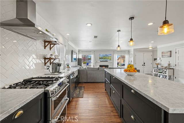 Detail Gallery Image 11 of 36 For 27036 Langside Ave, Canyon Country,  CA 91351 - 5 Beds | 2 Baths