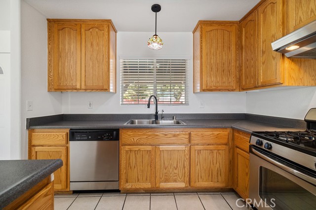 Detail Gallery Image 12 of 48 For 12867 Banyon Tree Ln, Victorville,  CA 92392 - 2 Beds | 2 Baths