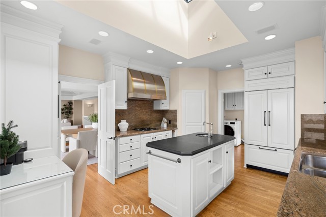 755 Pelican Drive, Laguna Beach CA: https://media.crmls.org/medias/c17feb8a-f46c-44b6-ac07-03fefce768b0.jpg