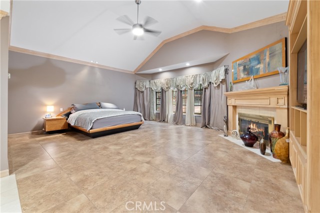 6011 Paseo La Vista, Woodland Hills CA: https://media.crmls.org/medias/c180403f-acf8-4d78-886c-5f12792f7274.jpg