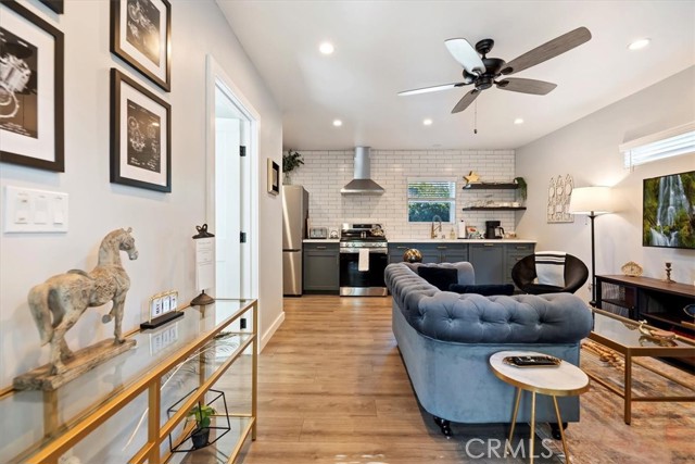 3751 Laurita Avenue, Pasadena CA: https://media.crmls.org/medias/c1808499-962e-4e1f-806e-0922ded2c4d7.jpg