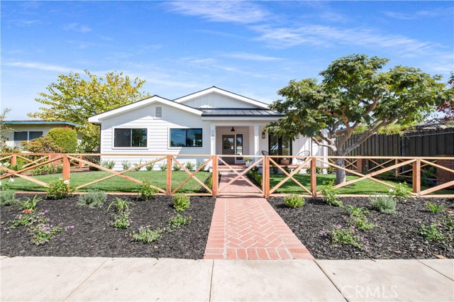 340 Magnolia St, Costa Mesa, CA 92627