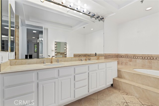 2122 Century Park Lane, Los Angeles CA: https://media.crmls.org/medias/c1815e12-d934-4465-9b15-d915e42e78f4.jpg