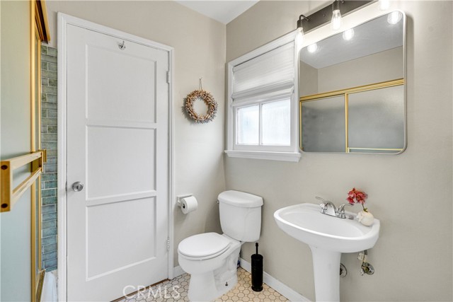 Detail Gallery Image 18 of 32 For 4270 Troost, Studio City,  CA 91604 - 2 Beds | 1 Baths
