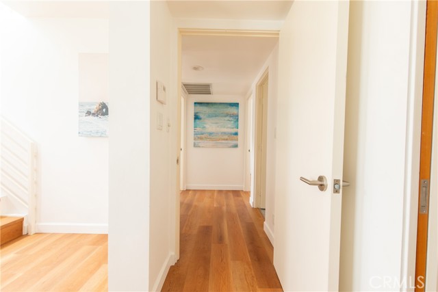 Detail Gallery Image 27 of 38 For 1139 Harvard St #B,  Santa Monica,  CA 90403 - 3 Beds | 2/1 Baths