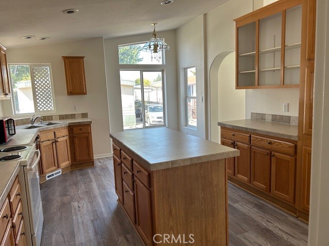 701 E Lassen Avenue, Chico CA: https://media.crmls.org/medias/c1831a25-e20b-41c2-ad8e-c10e3ff14215.jpg