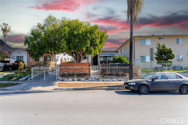 Detail Gallery Image 3 of 40 For 2945 Estara Ave, Los Angeles,  CA 90065 - 4 Beds | 2 Baths