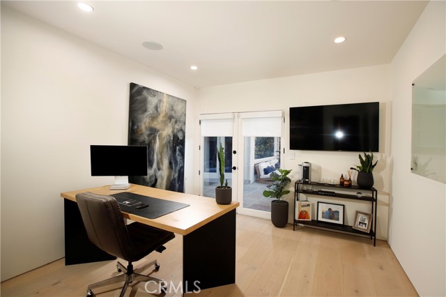 3863 Sherwood Place, Sherman Oaks CA: https://media.crmls.org/medias/c18495c6-1c1f-4359-9a40-f1a4ac5febd2.jpg