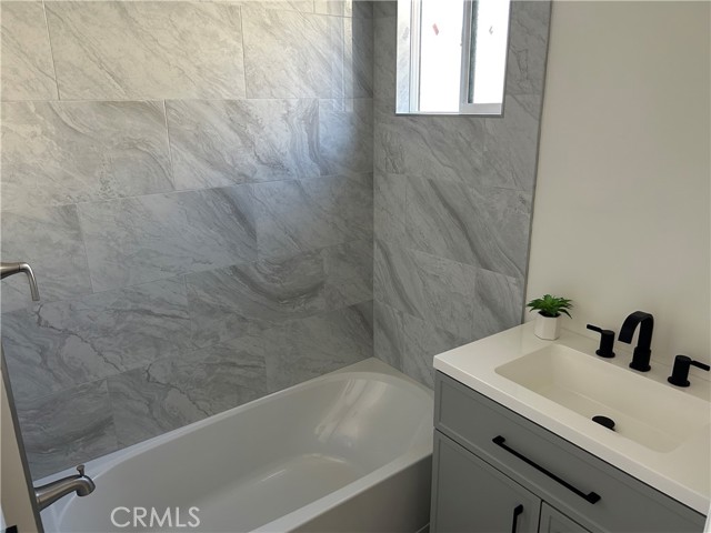 Detail Gallery Image 26 of 32 For 2701 Gale Ave, Long Beach,  CA 90810 - – Beds | – Baths