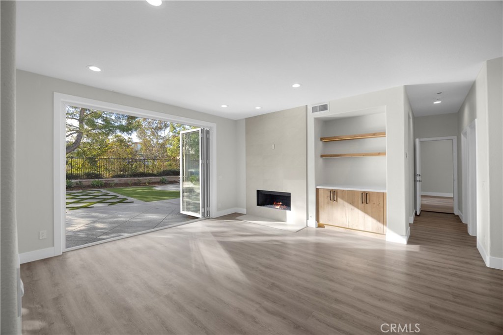 MLS #OC25258217 image #2