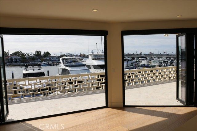 Detail Gallery Image 5 of 15 For 1215 Bayside Drive #103,  Corona Del Mar,  CA 92625 - 2 Beds | 2 Baths