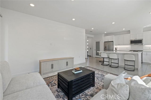 Detail Gallery Image 10 of 57 For 236 Yerba, Irvine,  CA 92618 - 4 Beds | 3/1 Baths