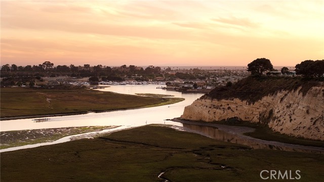 412 Evening Star Lane, Newport Beach CA: https://media.crmls.org/medias/c1877531-2417-45c7-9716-a3efa6c8a78a.jpg