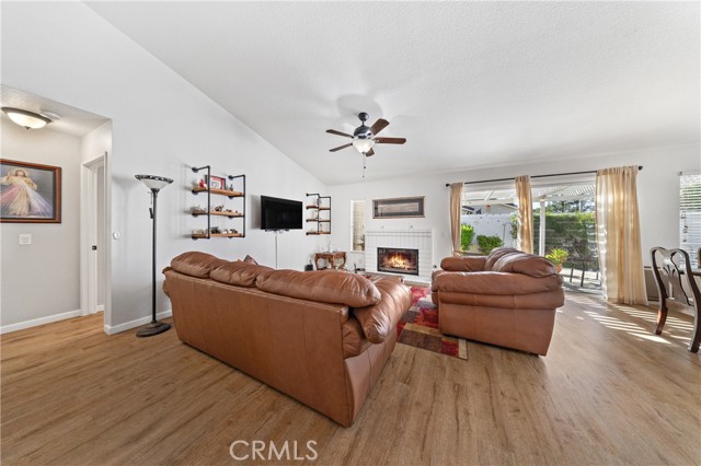 30421 Teal Brook Drive, Menifee CA: https://media.crmls.org/medias/c1884c4e-5f6a-473c-859e-63ad37a12c37.jpg