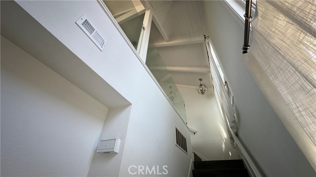 Detail Gallery Image 6 of 11 For 542 N Coast Hwy, Laguna Beach,  CA 92614 - 2 Beds | 2/1 Baths