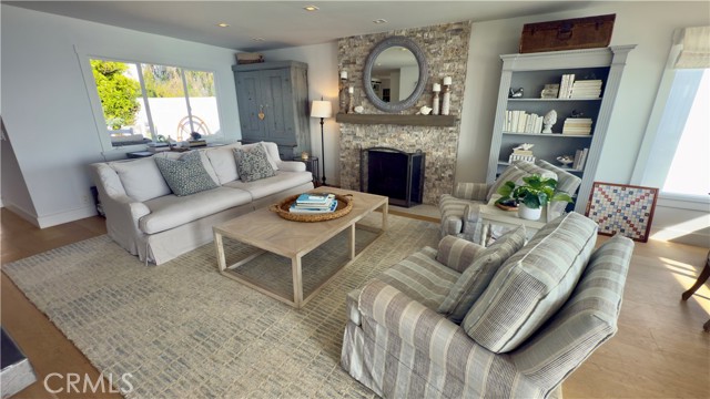 7 Camel Point Drive, Laguna Beach CA: https://media.crmls.org/medias/c1886690-4e74-46e6-8240-f30c6bc60382.jpg