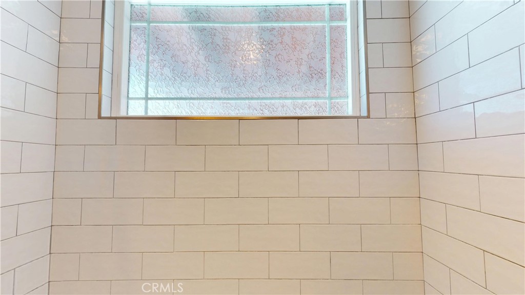 https://media.crmls.org/medias/c1889187-e6a1-45eb-8d85-8ffd0b2fa35d.jpg?preset=X-Large