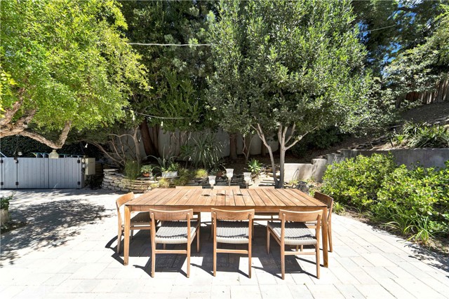 Detail Gallery Image 44 of 59 For 18090 Karen Dr, Encino,  CA 91316 - 4 Beds | 2/1 Baths