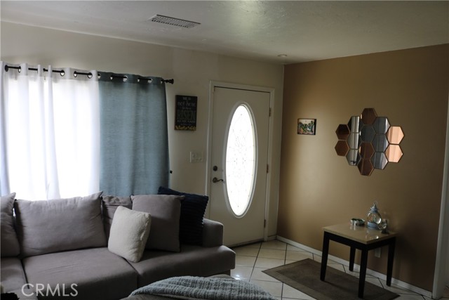 3641 W Oak Avenue, Fullerton CA: https://media.crmls.org/medias/c188e199-2030-4cce-bf49-e37b14323a72.jpg