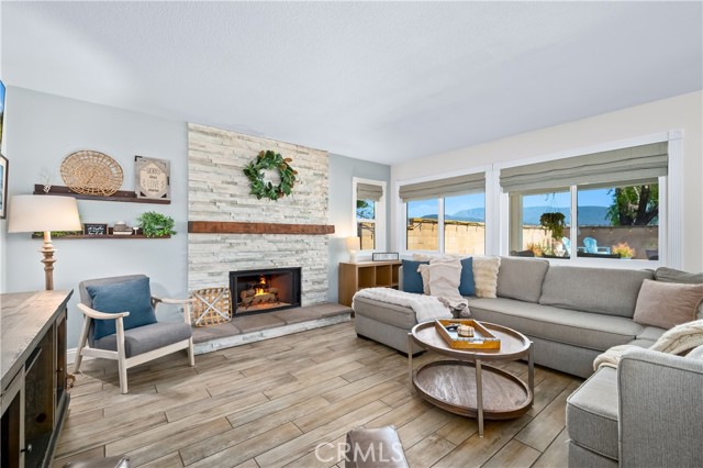 33037 Paterno Street, Temecula CA: https://media.crmls.org/medias/c1893bce-a3c0-4fa7-838e-6bd7031d8642.jpg