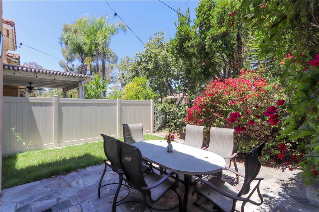 https://media.crmls.org/medias/c189586b-d422-425c-95dc-a269e1a172fd.jpg?preset=X-Large