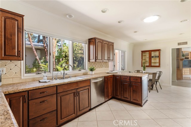 4935 Calvin Avenue, Tarzana CA: https://media.crmls.org/medias/c189d262-4567-4d36-8aee-4f7f325e09ee.jpg