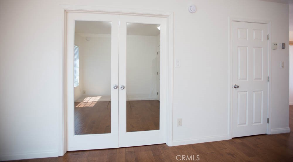 https://media.crmls.org/medias/c18a4d34-2696-496e-9379-ca3544e92228.jpg?preset=X-Large