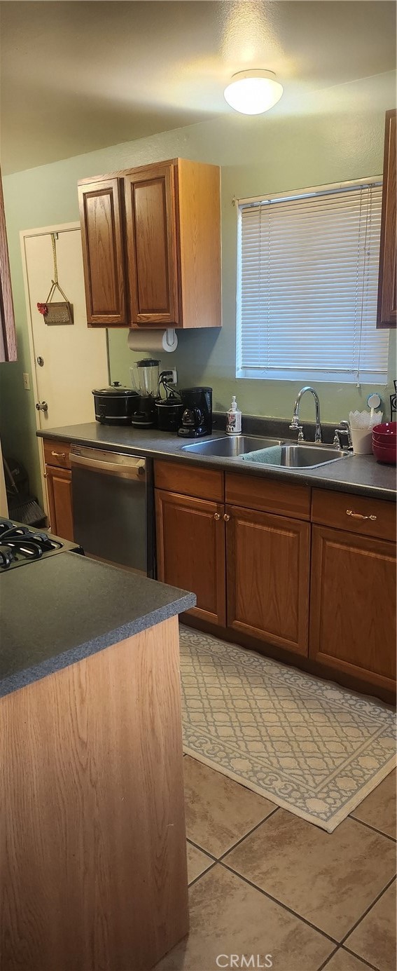 Detail Gallery Image 4 of 10 For 572 San Rogelio, Hemet,  CA 92545 - 2 Beds | 1 Baths