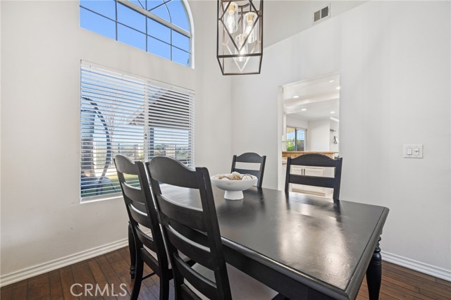 Detail Gallery Image 6 of 38 For 27606 Moonlight Pl, Castaic,  CA 91384 - 3 Beds | 2/1 Baths