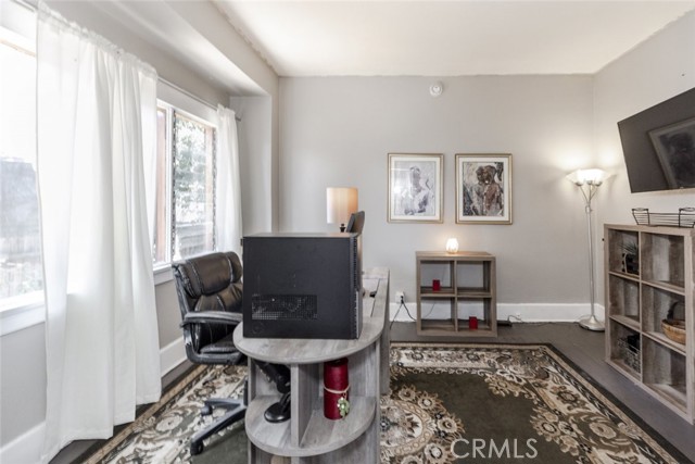 1010 N Madison Avenue, Pasadena CA: https://media.crmls.org/medias/c18b0c01-a488-437d-a37d-4a20a802752c.jpg