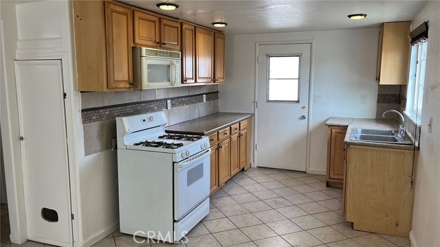 Detail Gallery Image 7 of 18 For 44437 11th St, Lancaster,  CA 93534 - 3 Beds | 1 Baths