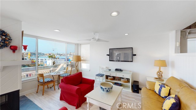 Detail Gallery Image 4 of 29 For 510 1/2 S Bay Front, Newport Beach,  CA 92662 - 2 Beds | 2 Baths