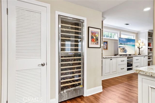 Detail Gallery Image 14 of 37 For 212 2nd St, Seal Beach,  CA 90740 - 4 Beds | 3/1 Baths