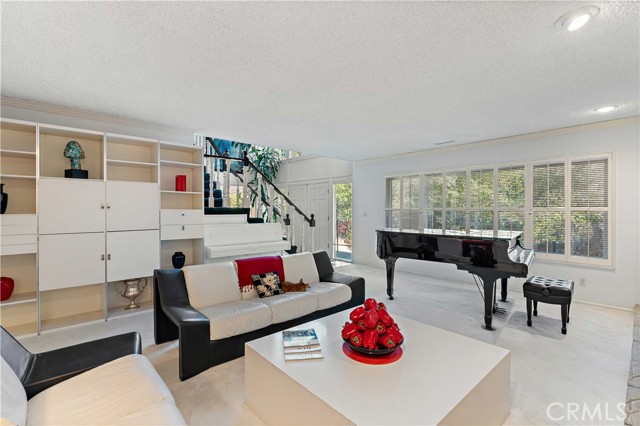 Detail Gallery Image 6 of 42 For 11944 Briarvale, Studio City,  CA 91604 - 5 Beds | 4 Baths