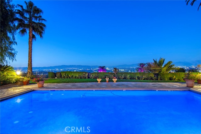 Detail Gallery Image 62 of 73 For 18933 La Montana Pl, Tarzana,  CA 91356 - 7 Beds | 6/1 Baths