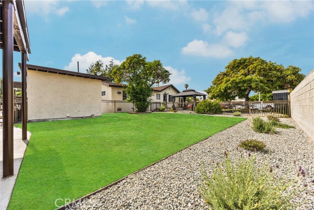 5304 Carmelita Avenue, Maywood CA: https://media.crmls.org/medias/c18decad-e38e-42d1-9669-37153977a549.jpg