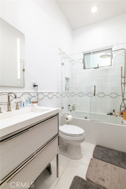 Detail Gallery Image 33 of 39 For 1949 N Catalina Street, –,  CA 90027 - 6 Beds | 5 Baths