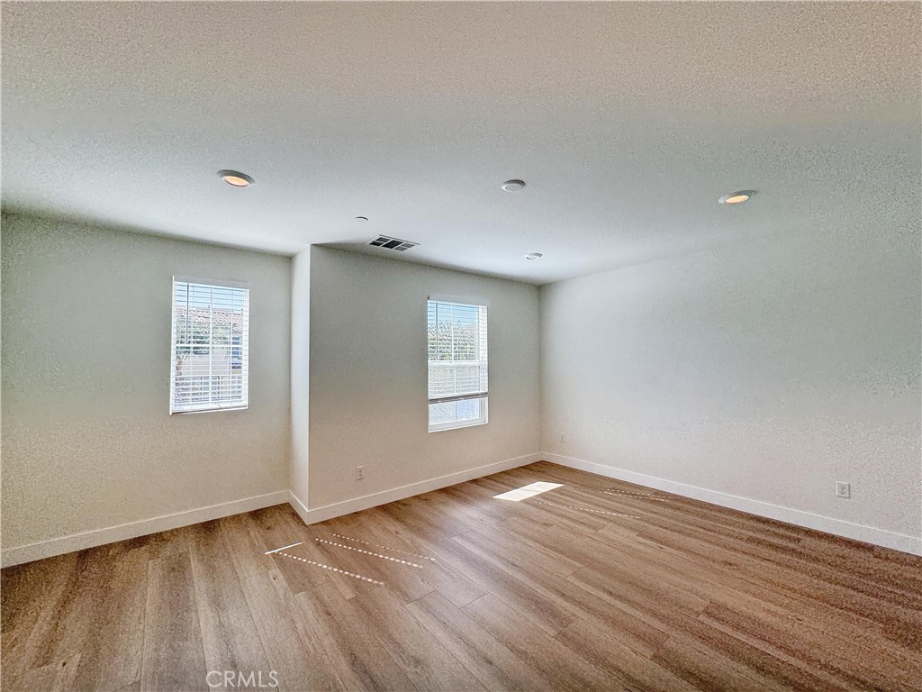 https://media.crmls.org/medias/c18e8b4a-c04d-43e4-9610-acb315d88de0.jpg?preset=X-Large