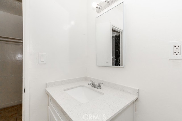 518 W Fredricks Street, Barstow CA: https://media.crmls.org/medias/c18eed52-0f8e-4aa8-8e3f-5409a4ad272f.jpg