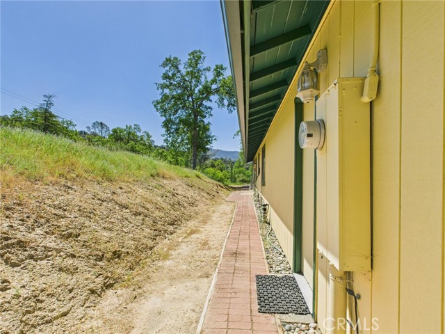40170 Hillsborough Loop, Oakhurst CA: https://media.crmls.org/medias/c18f1791-7aea-41bb-996e-0602d5d43047.jpg