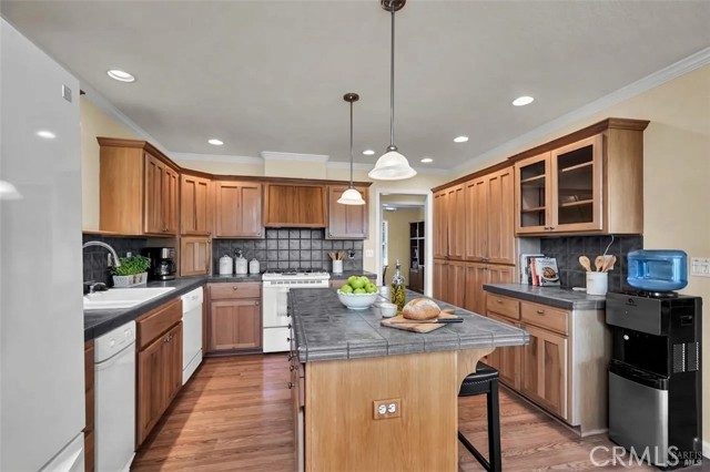 Detail Gallery Image 8 of 43 For 17120 Knollview Dr, Hidden Valley Lake,  CA 95467 - 3 Beds | 2 Baths