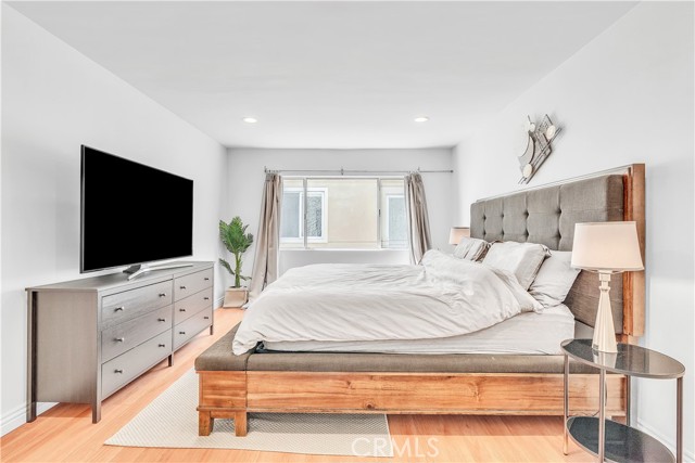 2318 Fox Hill, Los Angeles CA: https://media.crmls.org/medias/c18f5a38-66c9-49ed-8e72-5becf8c64382.jpg
