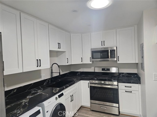 Detail Gallery Image 6 of 21 For 125 Unit a Bennett Ave, Long Beach,  CA 90803 - 1 Beds | 1 Baths