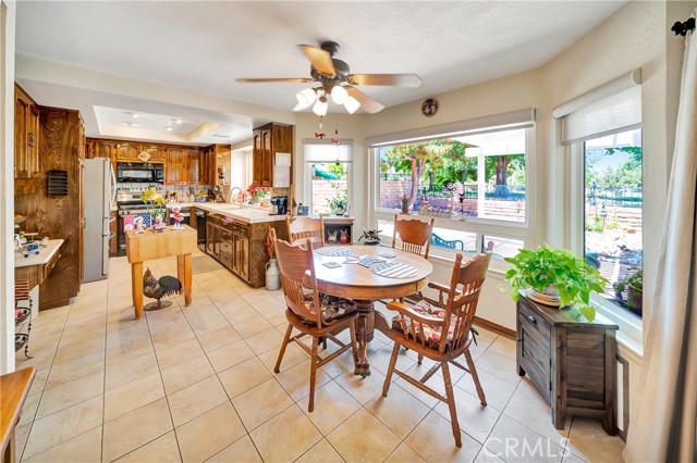 Detail Gallery Image 20 of 74 For 433 Fairway Dr, Palmdale,  CA 93551 - 5 Beds | 3/1 Baths